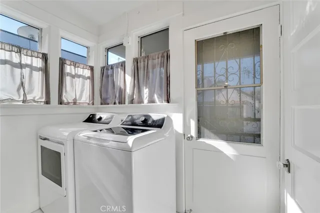 $1,895,000 | 337 North Beachwood Drive, Los Angeles, CA 90004