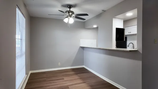 $950 | 2102 5th Avenue North, Unit 10, Texas City, TX 77590