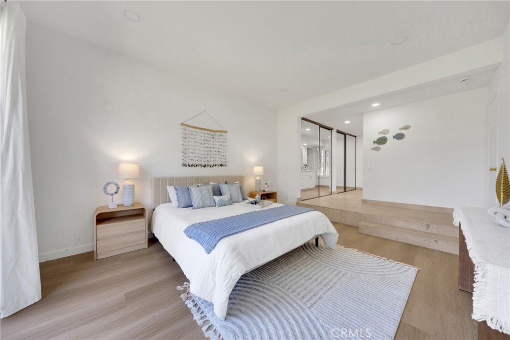 20 Nuevo, Unit 10 Irvine, CA 92612 - Photo 29 of 36 a spacious bedroom with a bed and a lamp