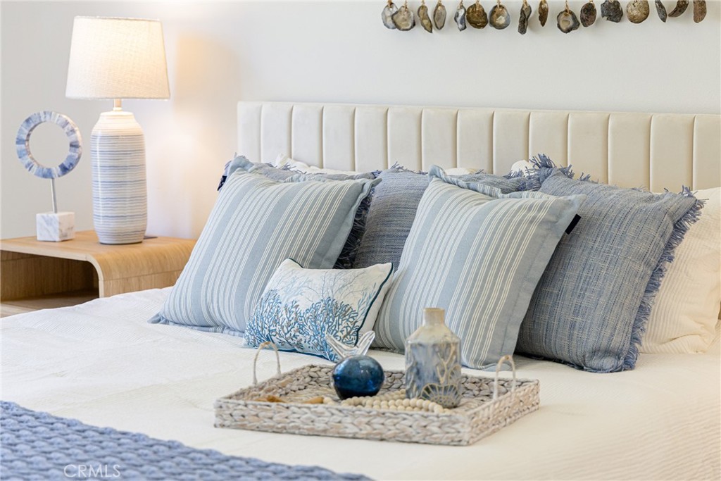 20 Nuevo, Unit 10 Irvine, CA 92612 - Photo 30 of 36 a living room with furniture and a bed