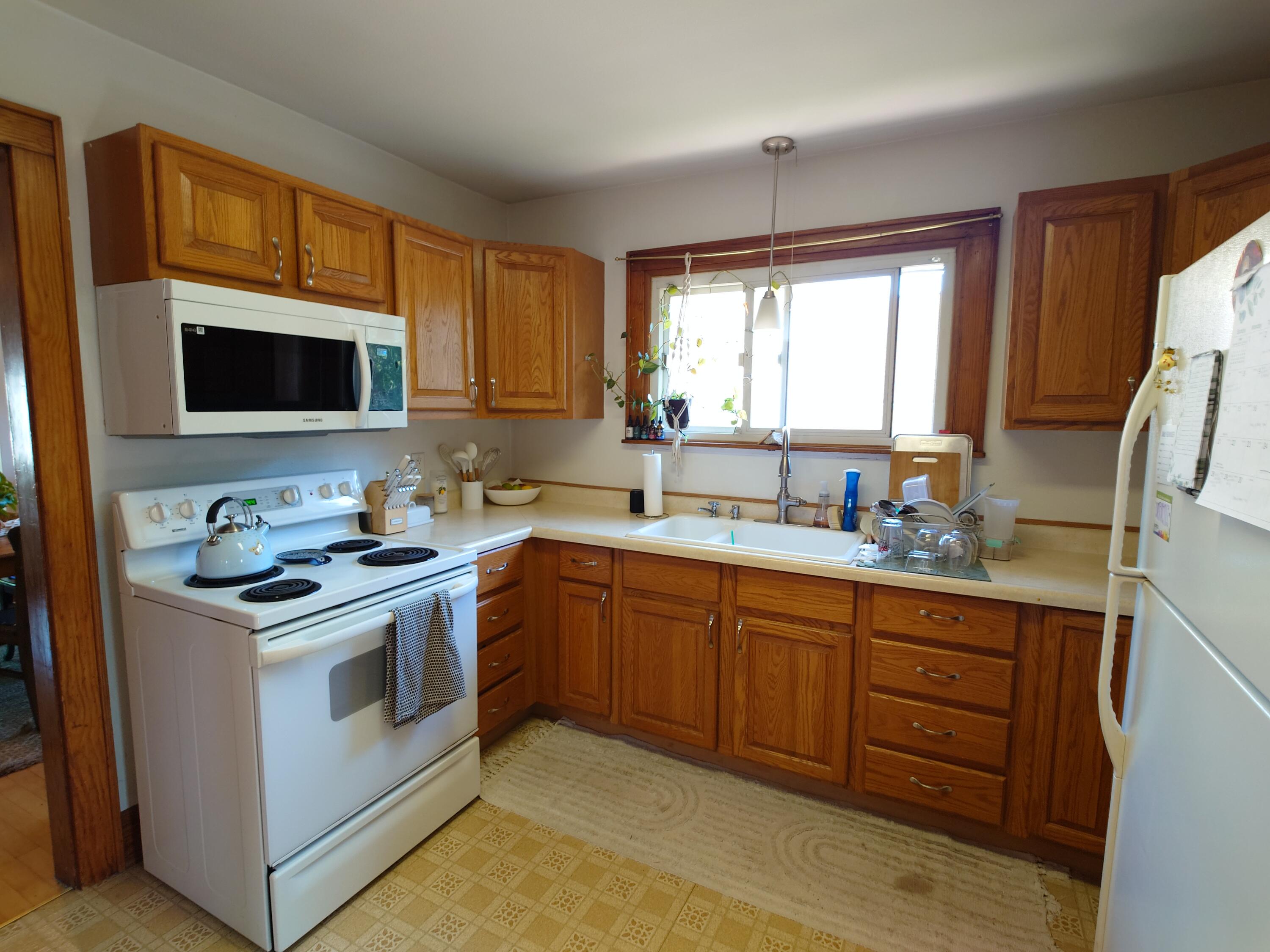 2451 North 65th Street Milwaukee, WI 53213 - Photo 5 of 24 Kitchen