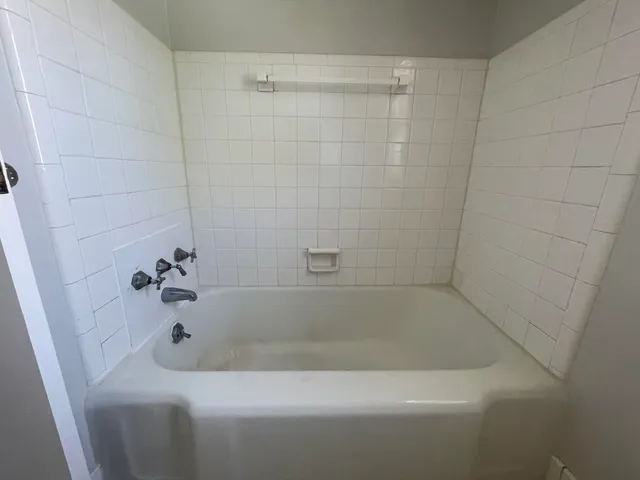 $1,050 | 2020 South 82nd Street, West Allis, WI 53219