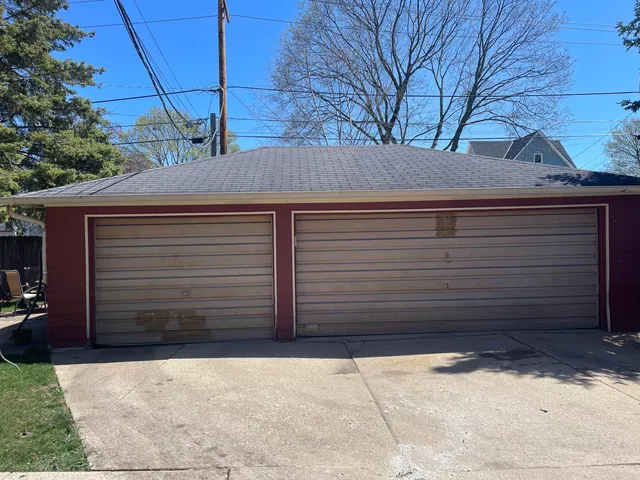 $1,050 | 2020 South 82nd Street, West Allis, WI 53219