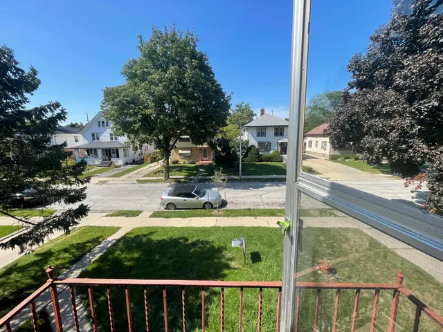 $1,050 | 2020 South 82nd Street, West Allis, WI 53219