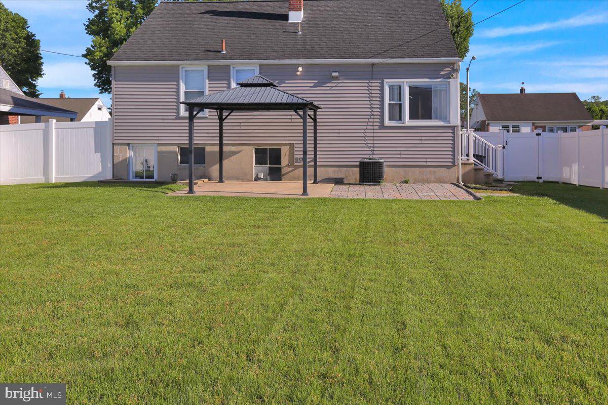 513 Harding Avenue Reading, PA 19607 - Photo 7 of 38