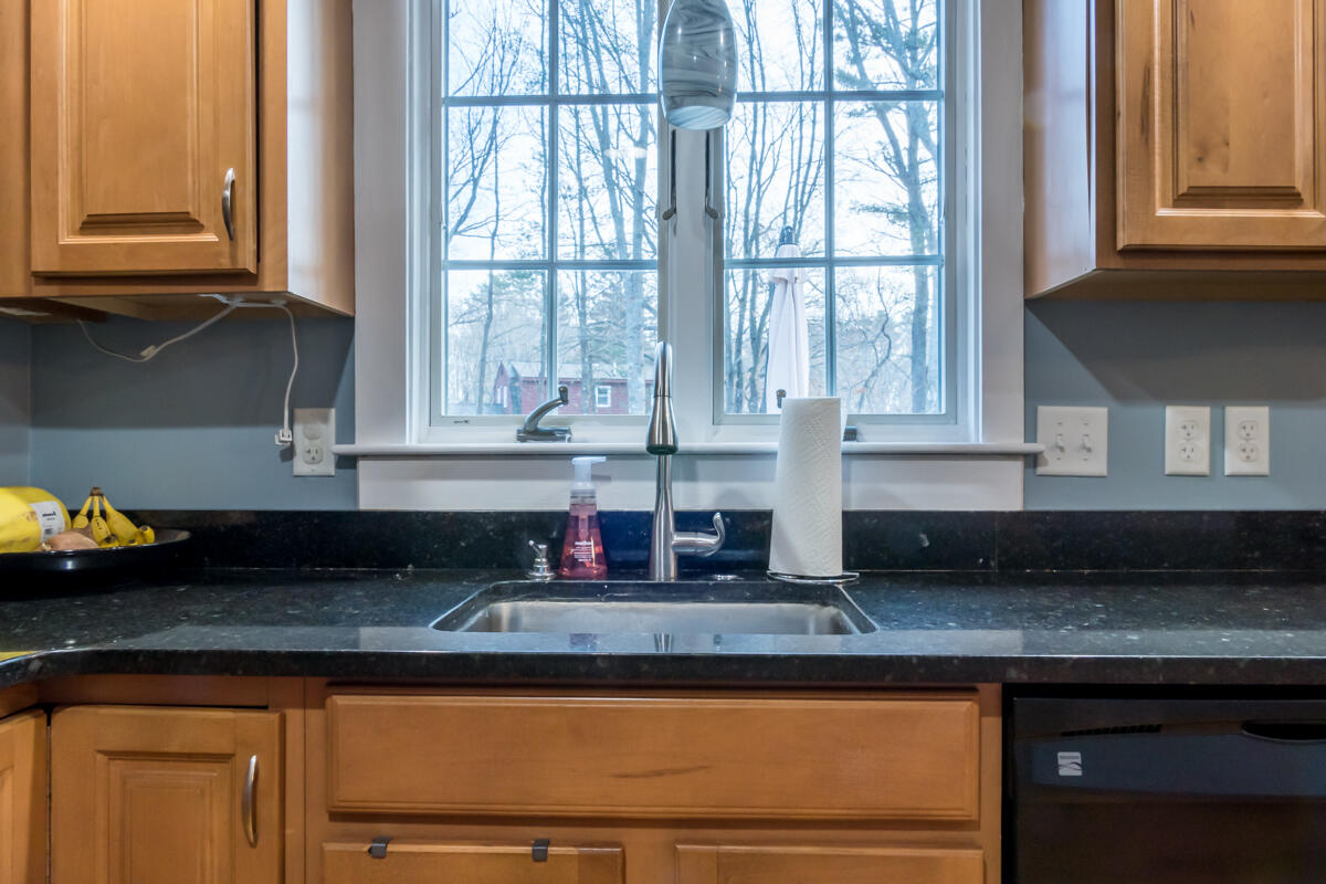 15 Old Farm Road Topsham, ME 04086 - Photo 6 of 52 22-Kitchen (6 of 8)