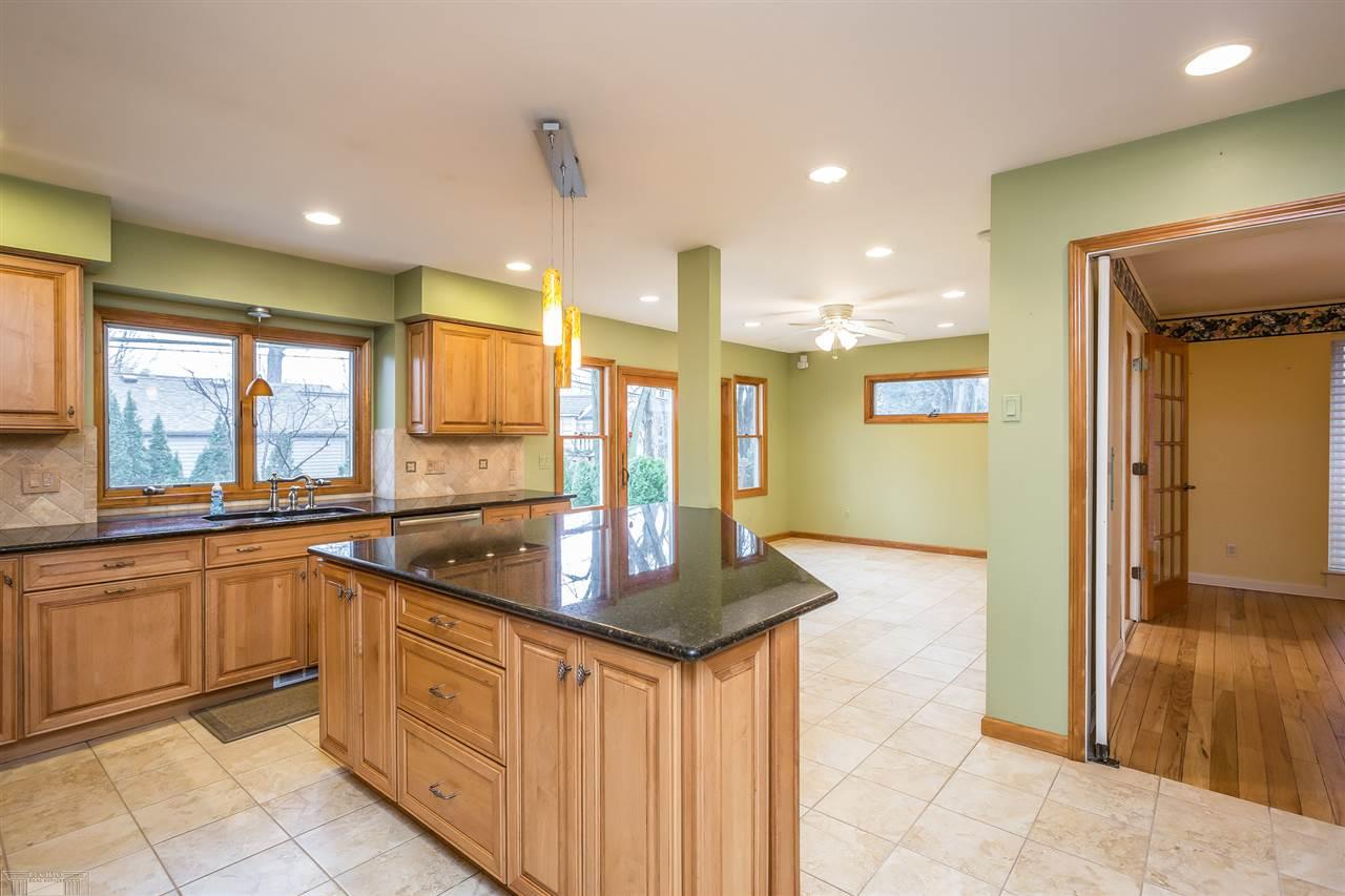 1630 Oxford Road Grosse Pointe Woods, MI 48236 - Photo 17 of 50