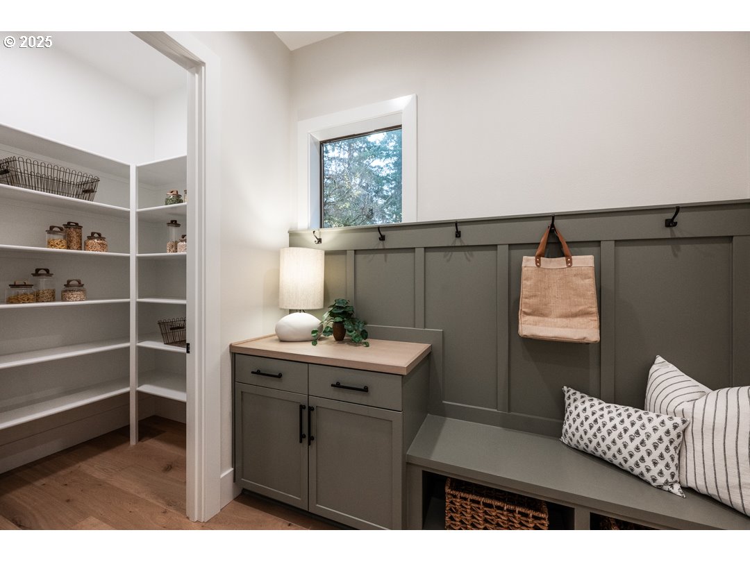 4401 Cobb Way Lake Oswego, OR 97035 - Photo 11 of 28 Mud Room