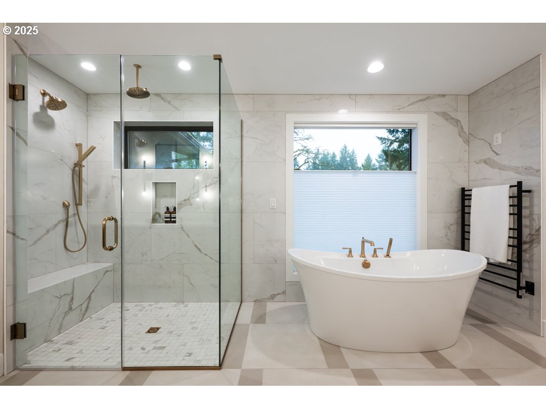 4401 Cobb Way Lake Oswego, OR 97035 - Photo 13 of 28 Owner's Suite Bathroom