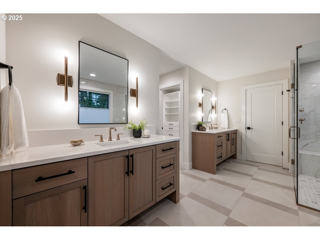 4401 Cobb Way Lake Oswego, OR 97035 - Photo 14 of 28 Owner's Suite Bathroom