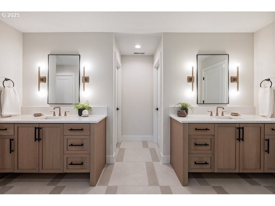 4401 Cobb Way Lake Oswego, OR 97035 - Photo 15 of 28 Owner's Suite Bathroom