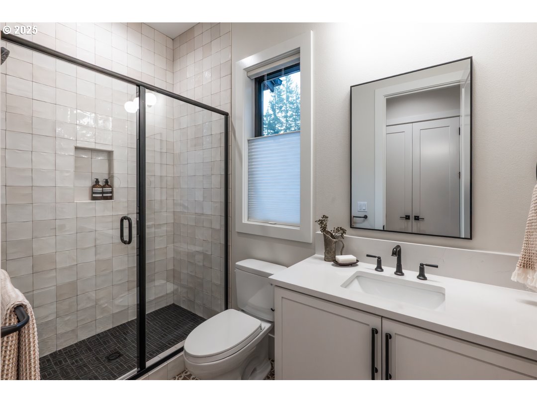 4401 Cobb Way Lake Oswego, OR 97035 - Photo 23 of 28 Bathroom