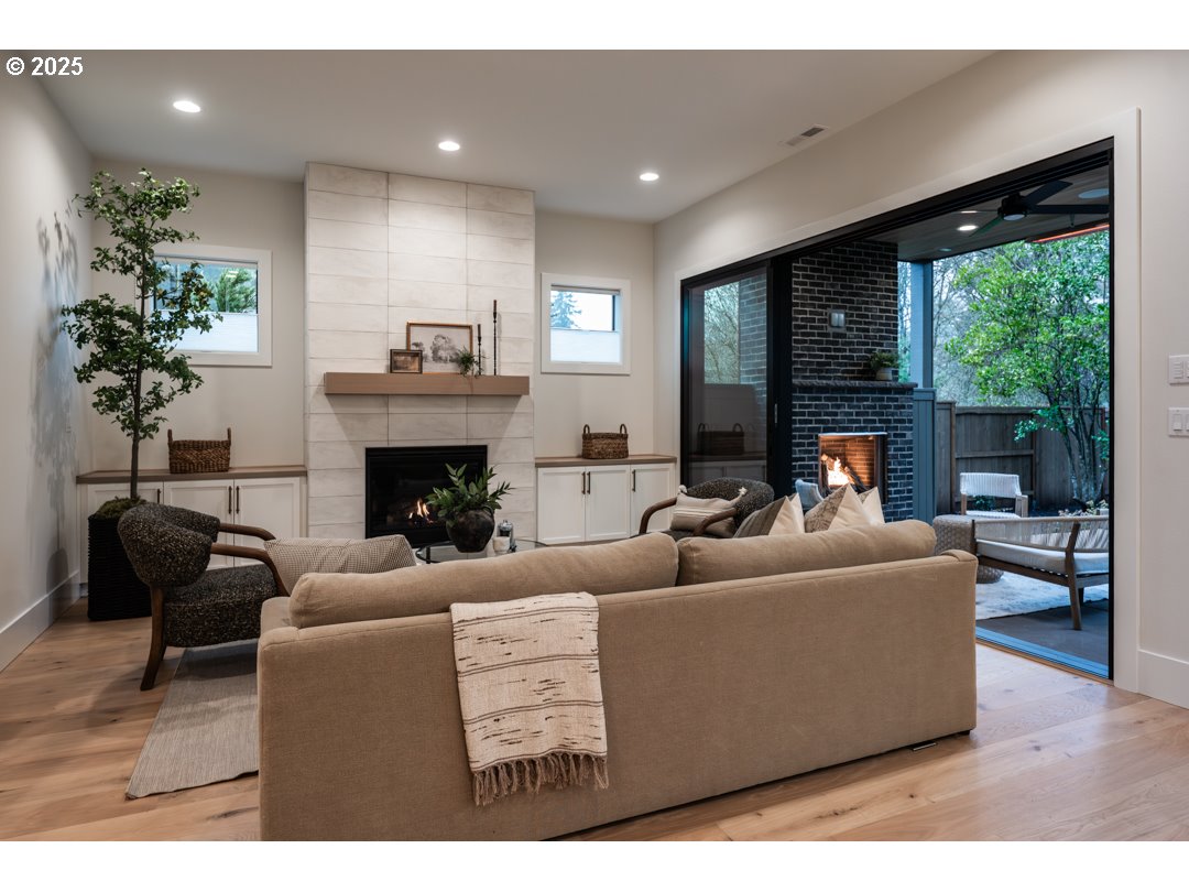 4401 Cobb Way Lake Oswego, OR 97035 - Photo 3 of 28 Great Room