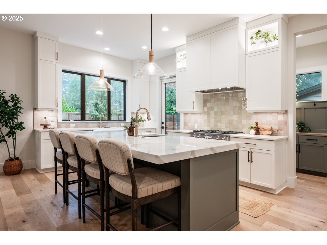 4401 Cobb Way Lake Oswego, OR 97035 - Photo 6 of 28 Kitchen