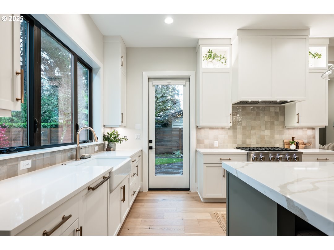 4401 Cobb Way Lake Oswego, OR 97035 - Photo 7 of 28 Kitchen