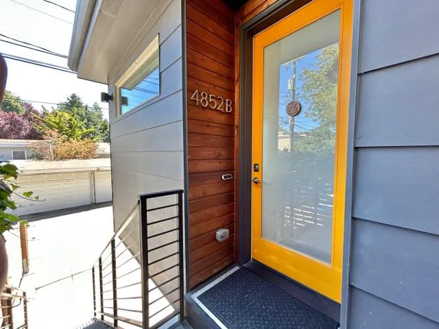 $855,000 | 4852 40th Avenue Southwest, Unit B, Seattle, WA 98116
