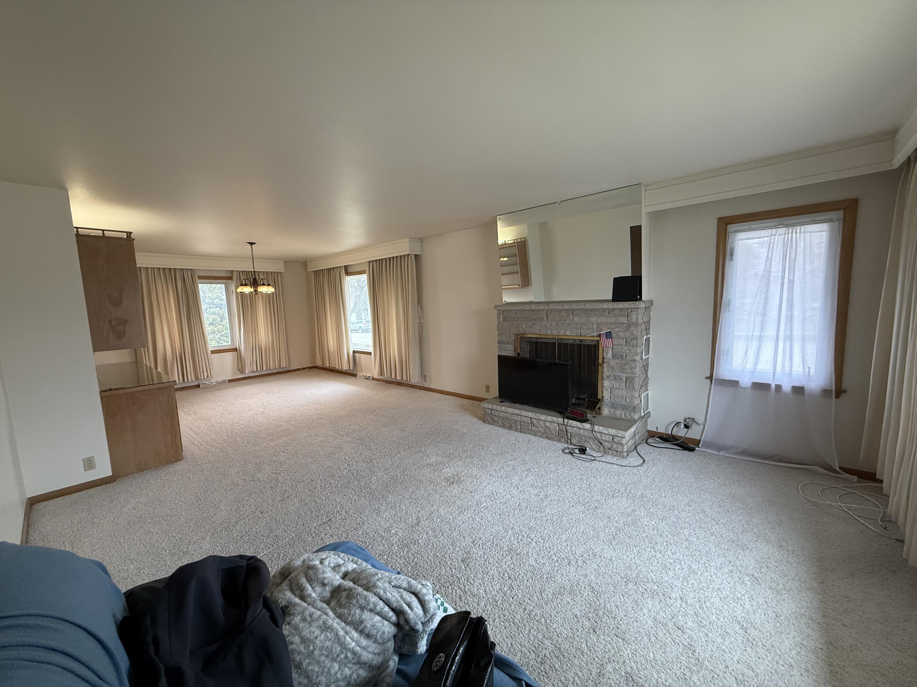 604 Reed Avenue Manitowoc, WI 54220 - Photo 7 of 15 604 Reed Ave MTWC - Living Room 1- David