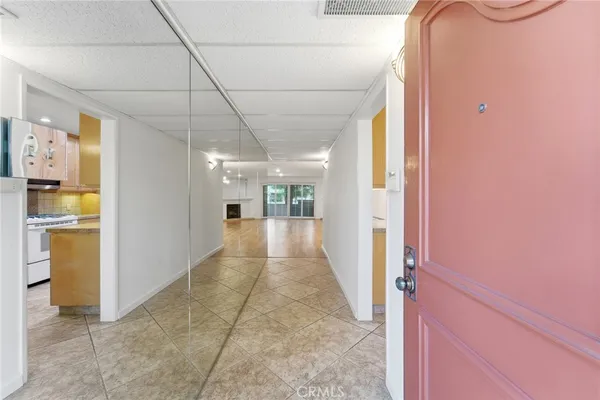 $3,345 | 5315 Yarmouth Avenue, Unit 101, Encino, CA 91316
