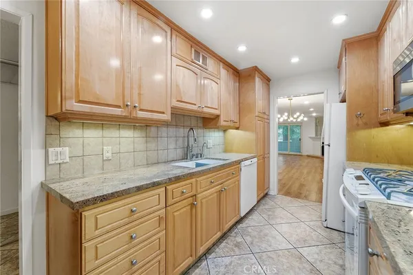 $3,345 | 5315 Yarmouth Avenue, Unit 101, Encino, CA 91316