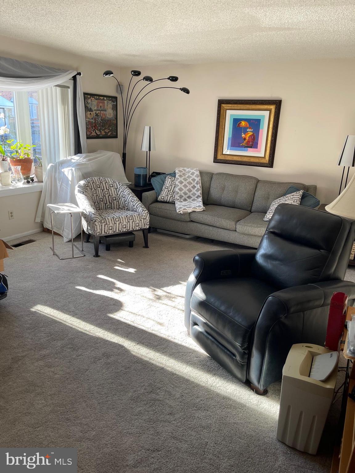 12802 Cabell Road Philadelphia, PA 19154 - Photo 5 of 30 Living Room