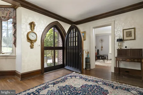 a view of livingroom with furniture and windows