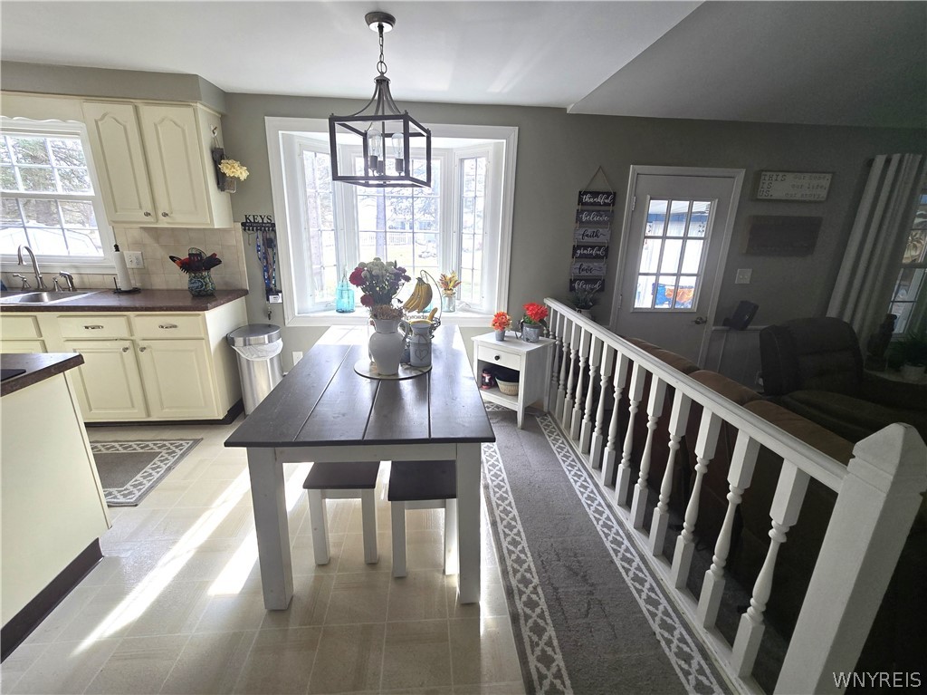 465 Rowley Road Cheektowaga, NY 14043 - Photo 7 of 24 eat in dining area
