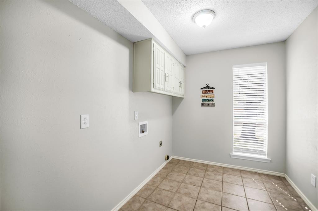 5902 Fawn Valley Lane Rowlett, TX 75089 - Photo 13 of 27 a view of an empty room with a window
