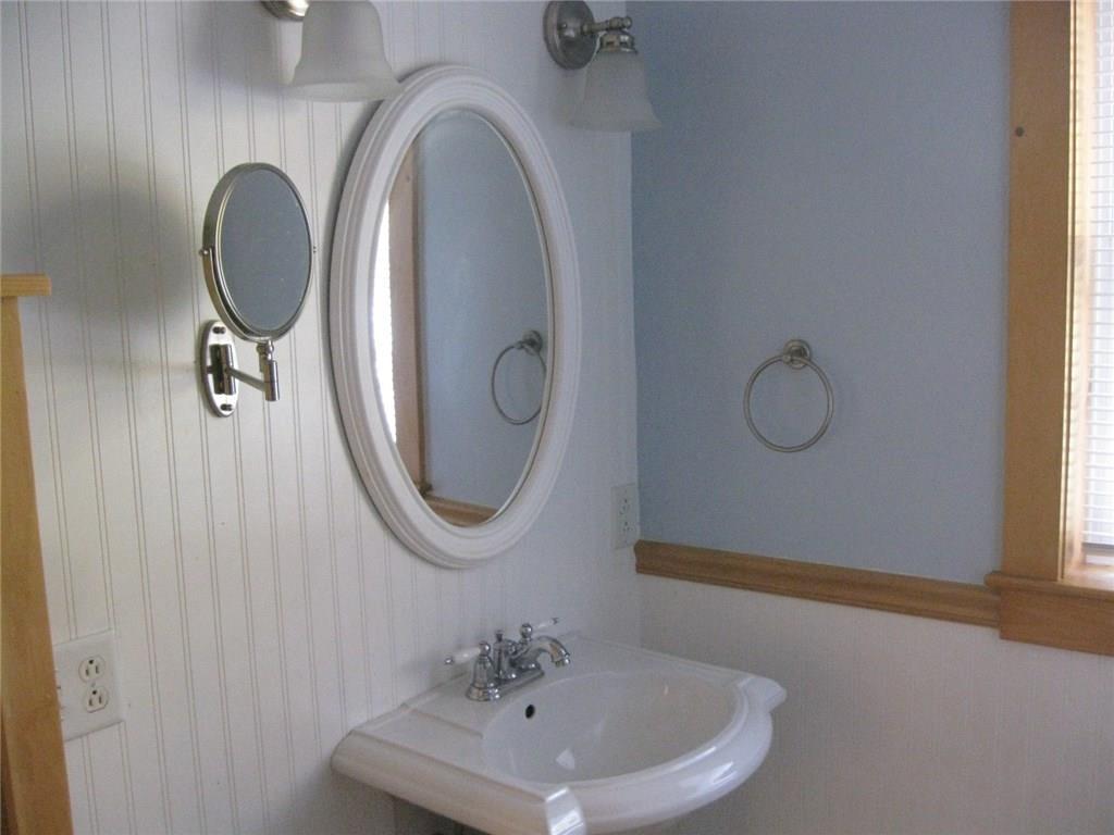 28 Meadowview Lane China, ME 04358 - Photo 13 of 30 Main level full bath.