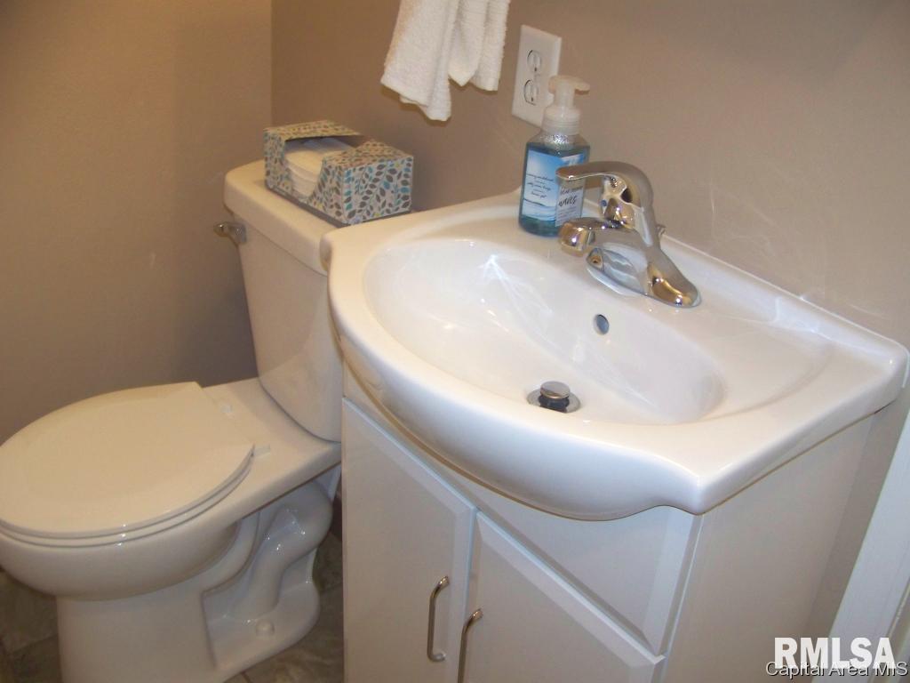 1717 E Keys Springfield, IL 62702 - Photo 10 of 19 Gallery Image 10
