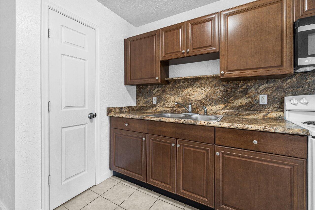 751 Hummingbird Way, Unit 1 North Palm Beach, FL 33408 - Photo 3 of 22 004-751HummingbirdWay-Unit1-NorthPalmBea