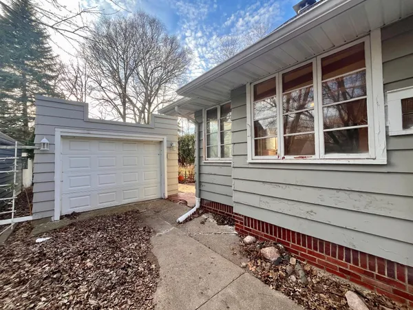 $150,000 | 612 10th Street Southwest, Willmar, MN 56201