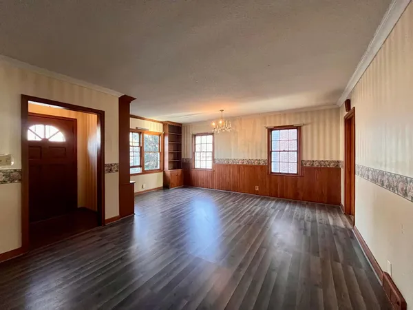 $150,000 | 612 10th Street Southwest, Willmar, MN 56201