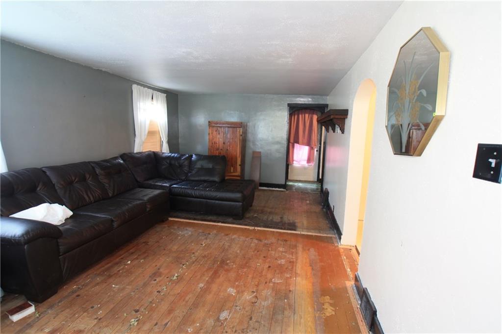 215 Ray Street Irwin, PA 15642 - Photo 2 of 9 Gallery Image 2