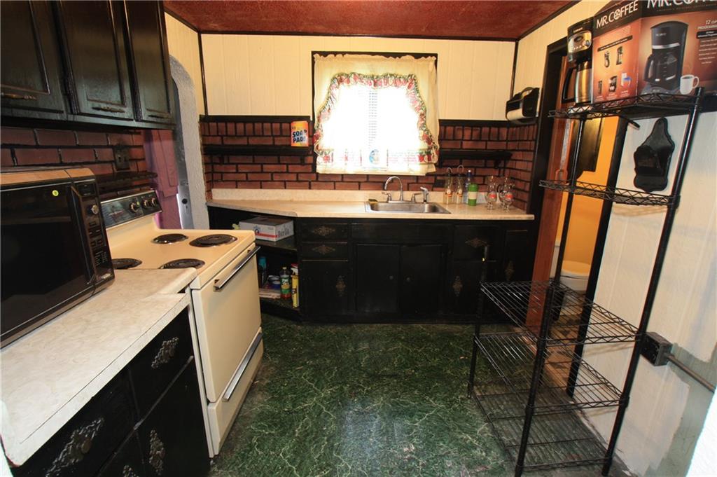 215 Ray Street Irwin, PA 15642 - Photo 5 of 9 Gallery Image 5