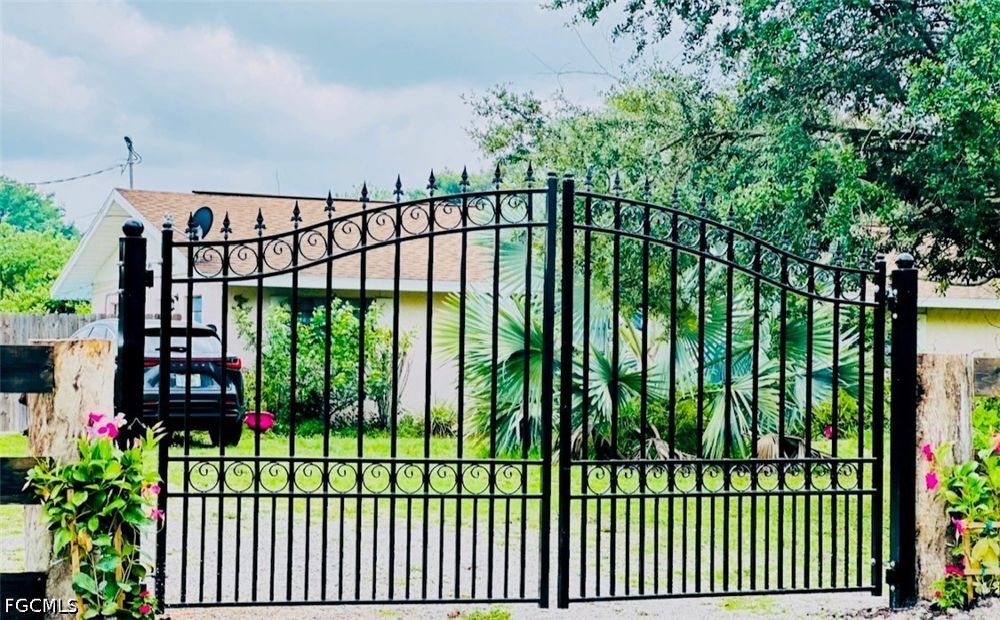 455 Trader Road Fort Denaud, FL 33935 - Photo 5 of 45