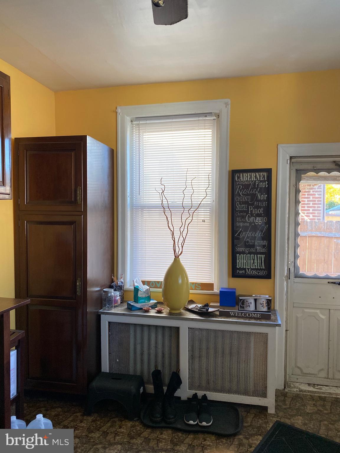 813 Levick Street Philadelphia, PA 19111 - Photo 19 of 43 a room with table and chairs