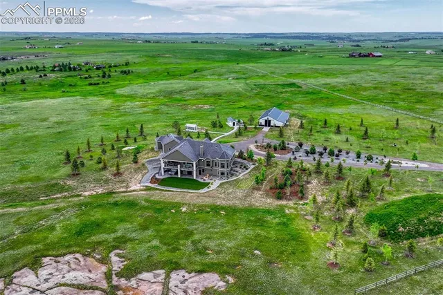 a view of yard with lake view