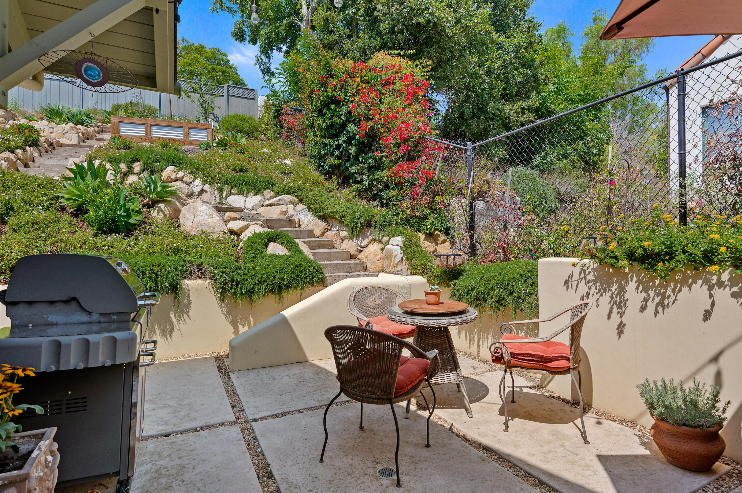 515 Conejo Road Santa Barbara, CA 93103 - Photo 25 of 33 25 - Side Patio