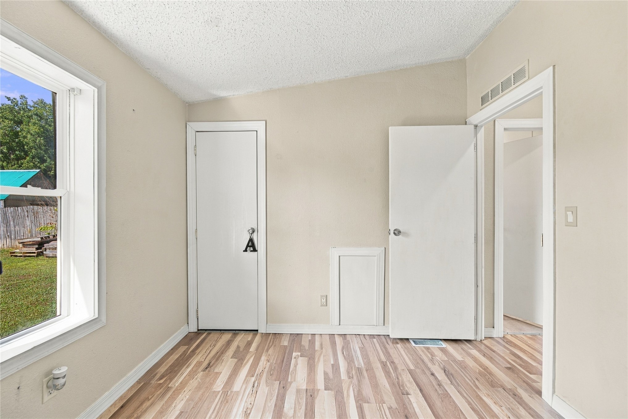 15 Sun Prairie Road Pryor, OK 74361 - Photo 19 of 34 3rd bedroom w/walkin closet