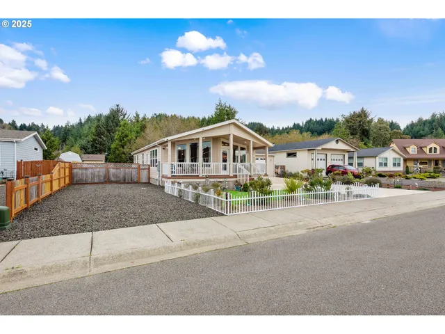 $439,000 | 1060 Cedar Loop, Lakeside, OR 97449