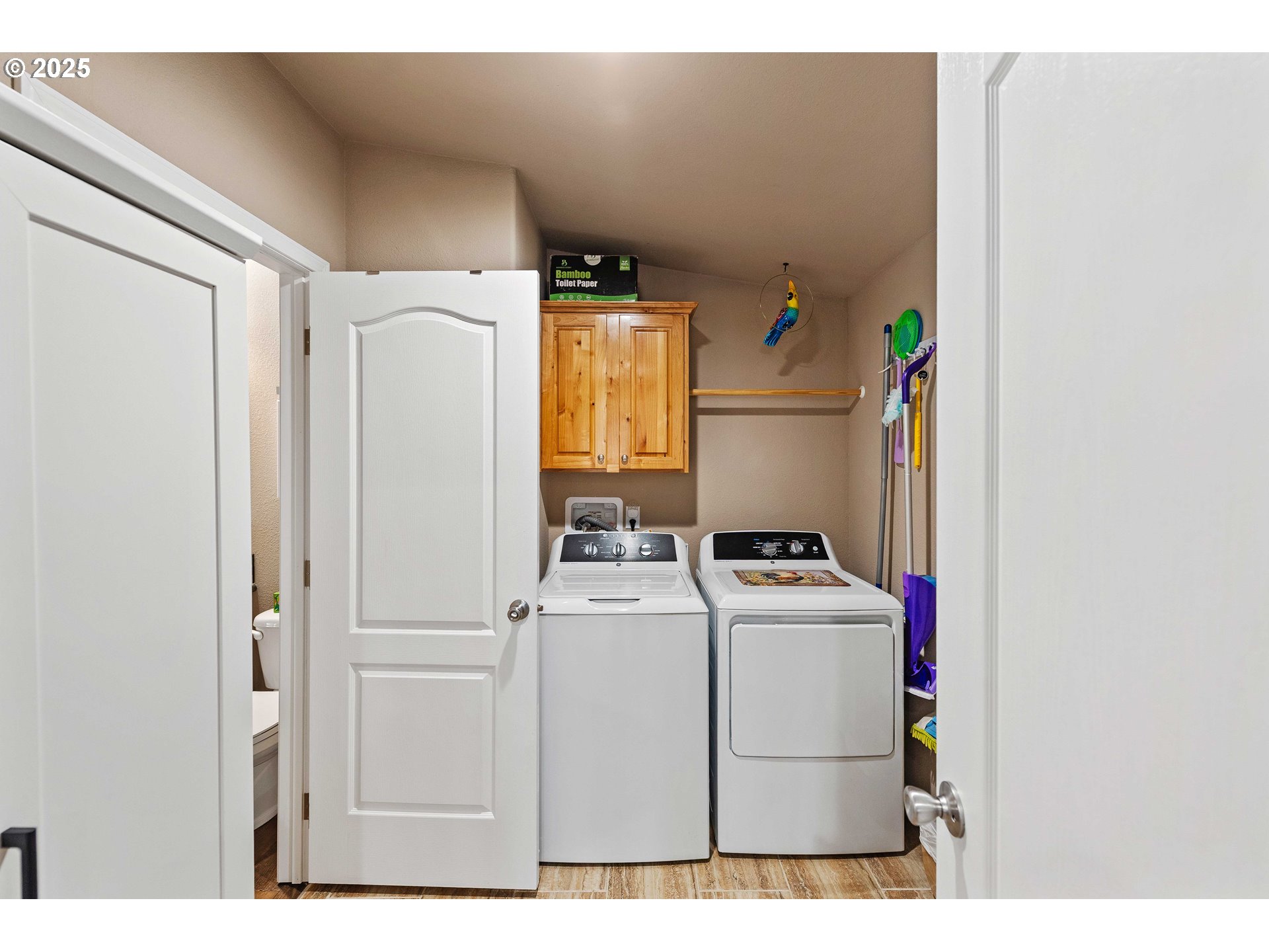 1060 Cedar Loop Lakeside, OR 97449 - Photo 26 of 36 Garage