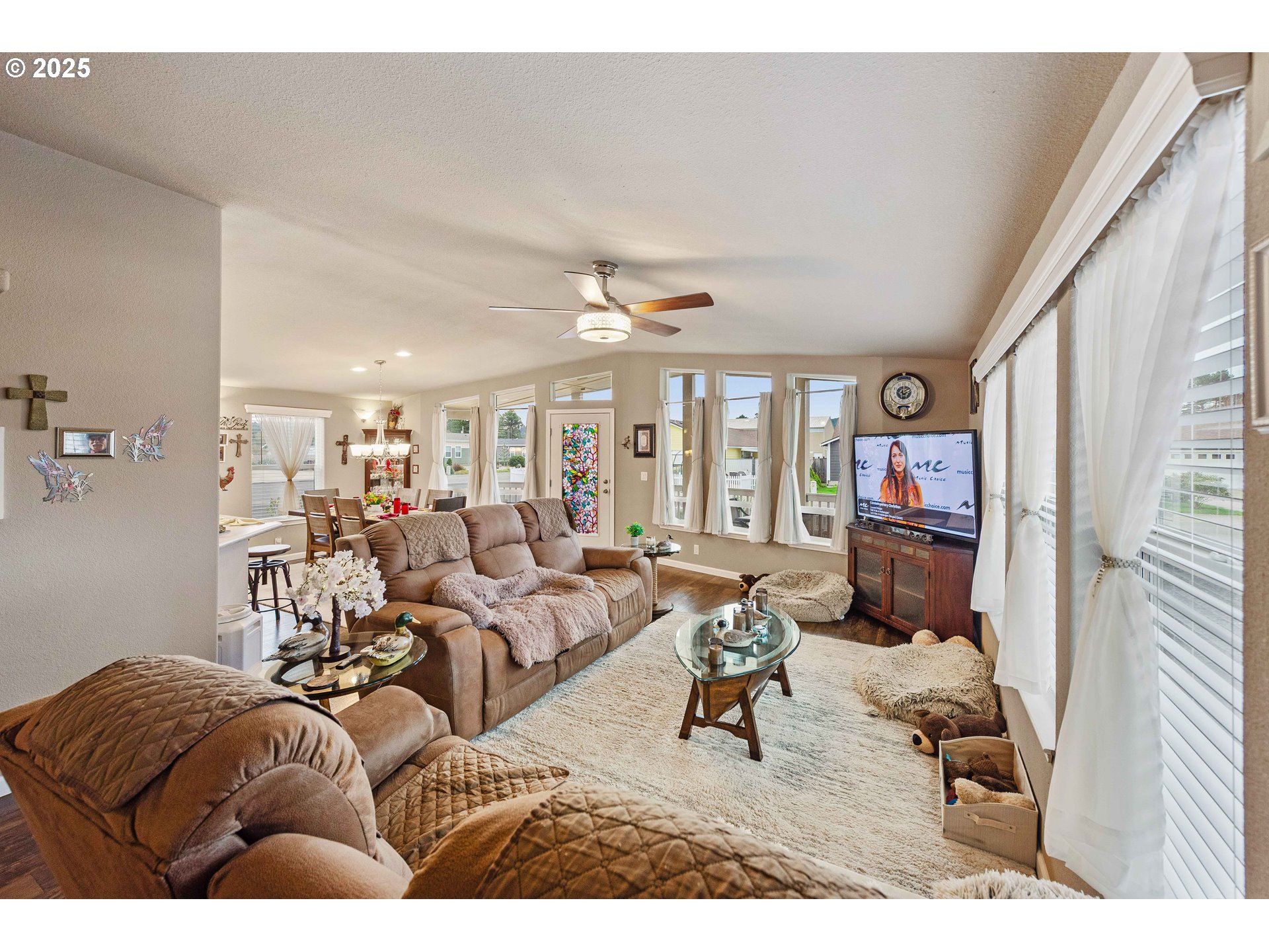 1060 Cedar Loop Lakeside, OR 97449 - Photo 4 of 36 Kitchen