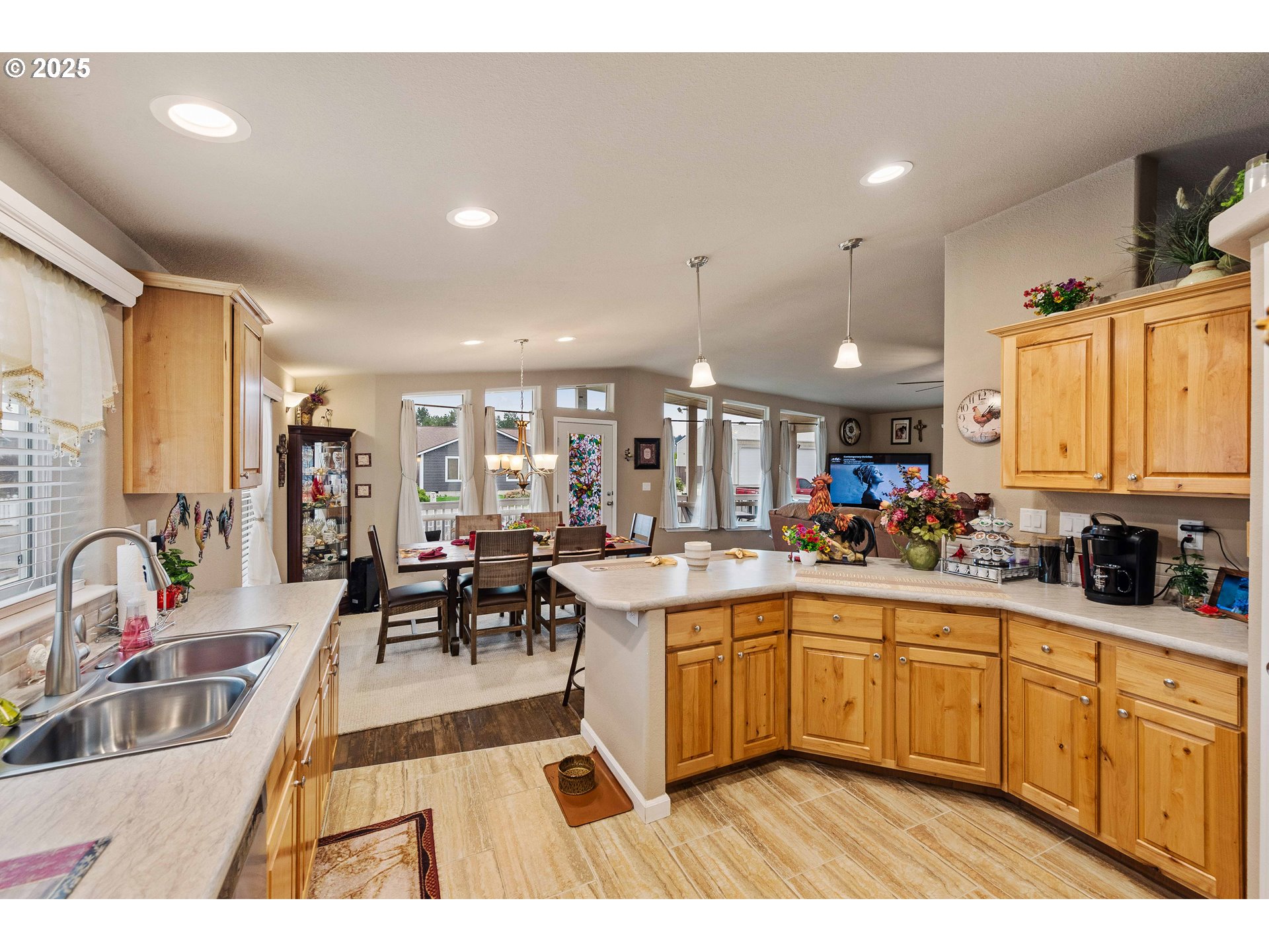 1060 Cedar Loop Lakeside, OR 97449 - Photo 9 of 36 Dining Room