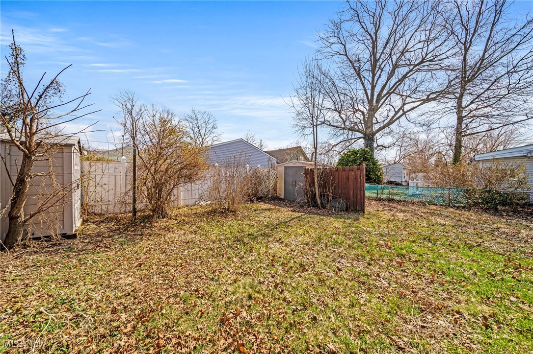 1035 Beachview Road Willoughby, OH 44094 - Photo 32 of 33