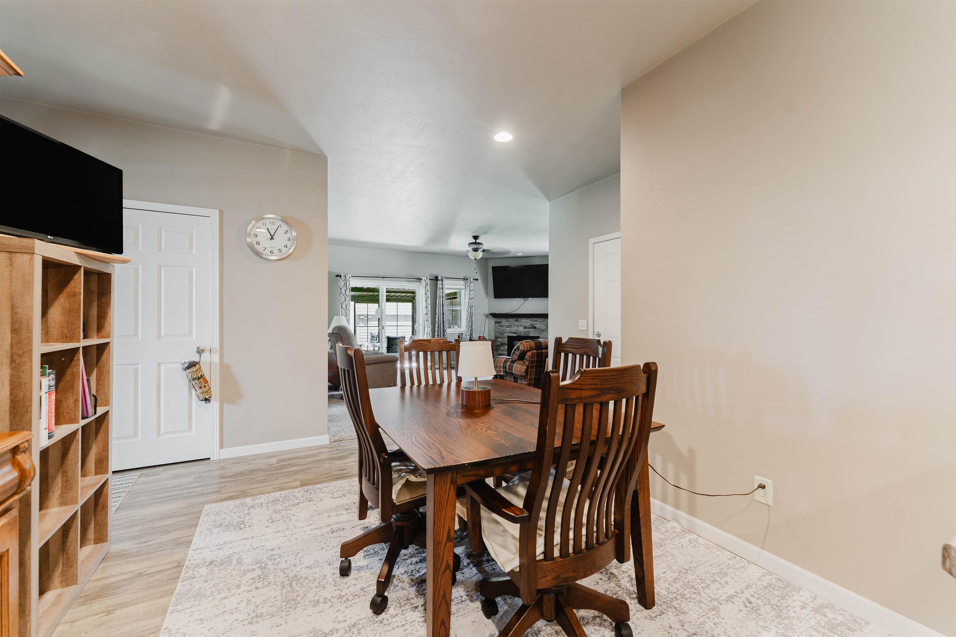 320 East Evergreen Drive Appleton, WI 54913 - Photo 9 of 34