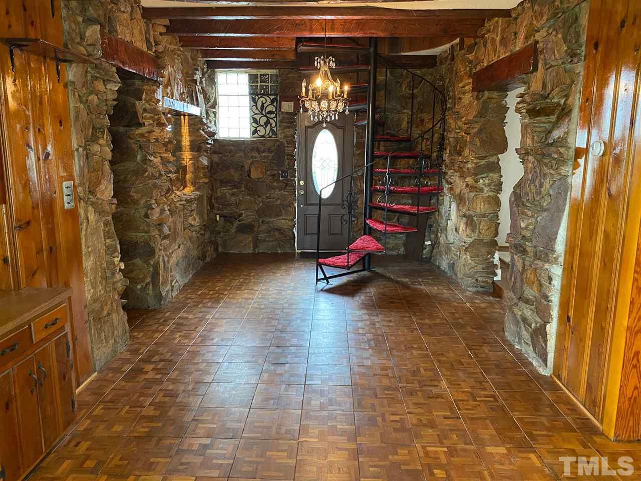 1821 Raleigh Road Henderson, NC 27536 - Photo 6 of 30 Gallery Image 6