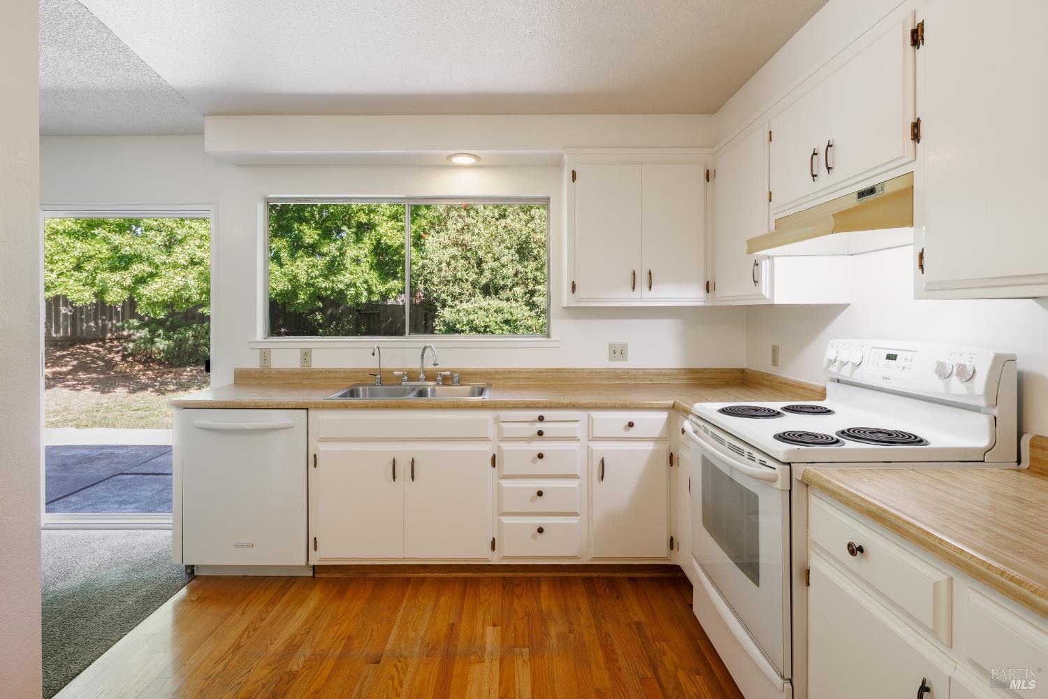 6830 Montecito Court Santa Rosa, CA 95409 - Photo 5 of 23 Gallery Image 5