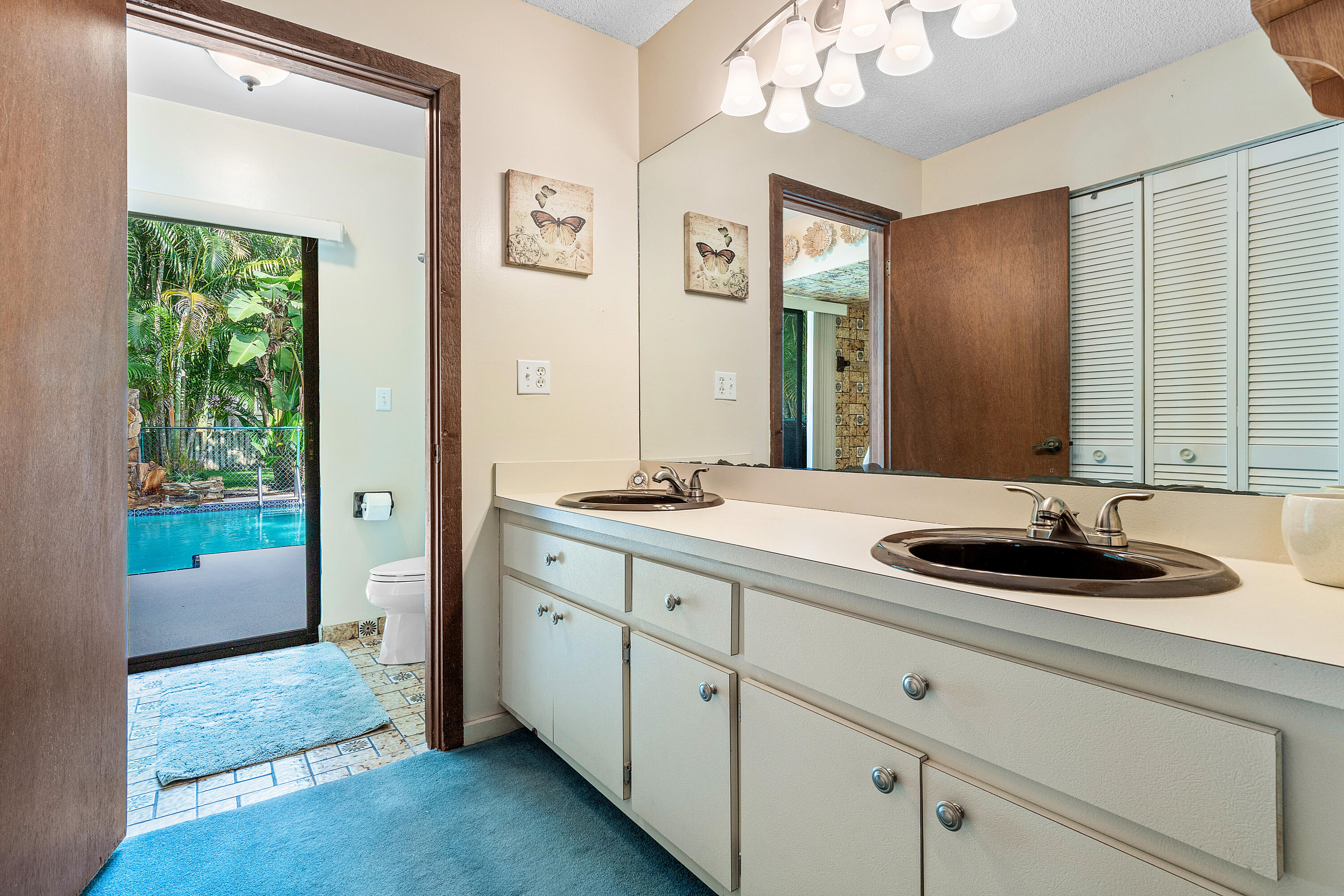 267 Old Country Road South Wellington, FL 33414 - Photo 10 of 22 a bathroom with a sink and a mirror