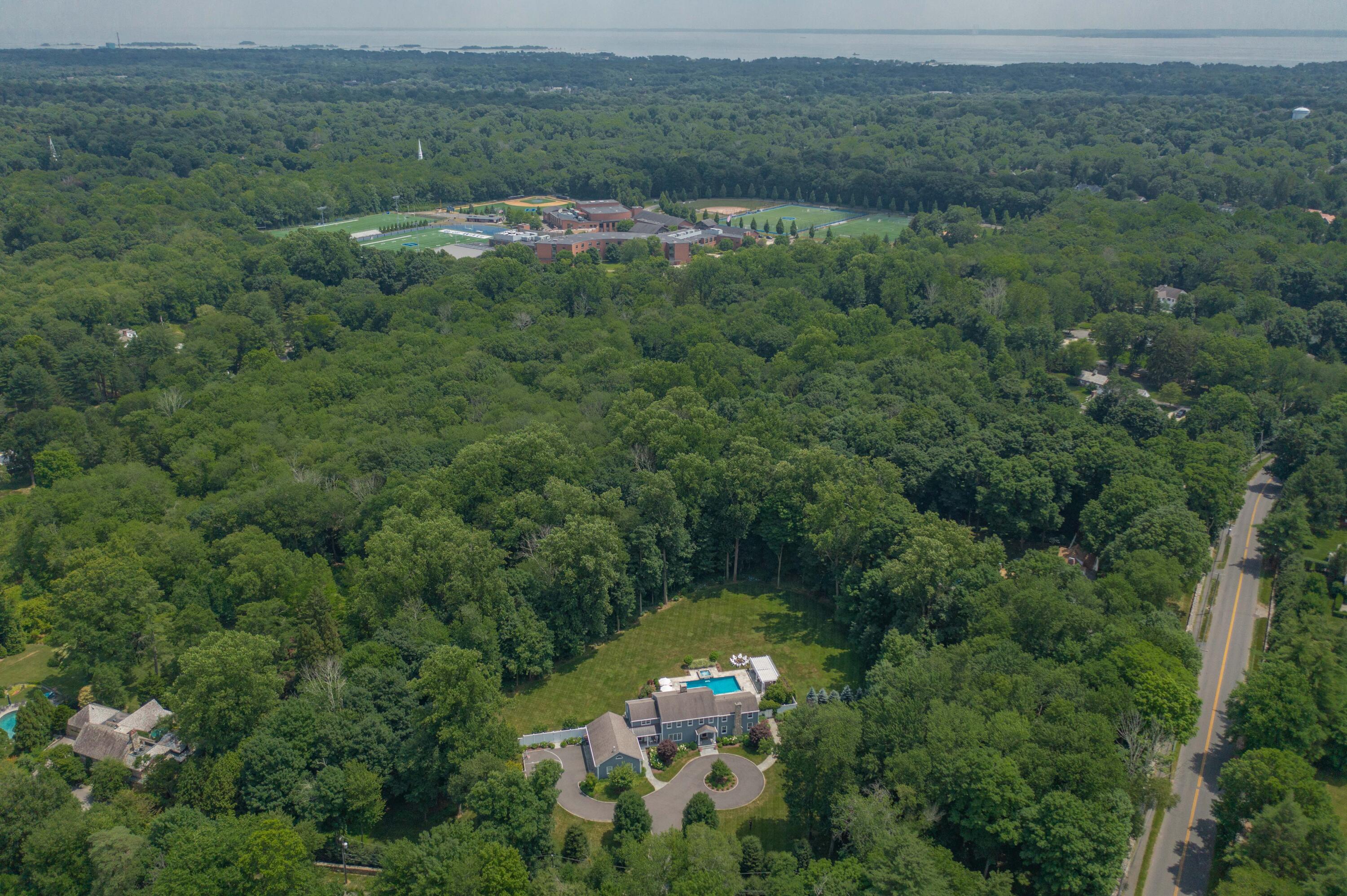 8 Hanson Road Darien, CT 06820 - Photo 37 of 38 a view of a city