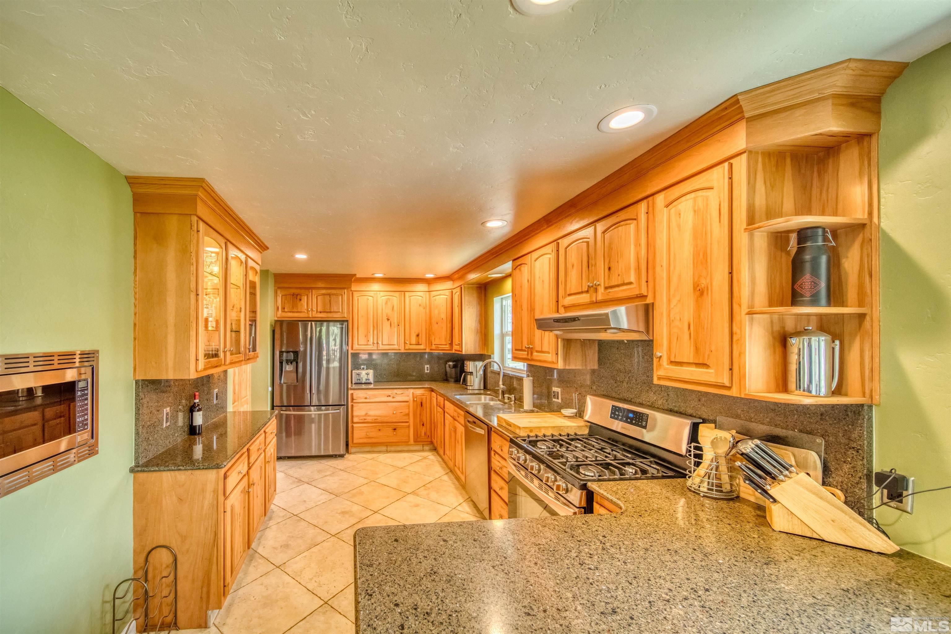 19815 Heater Lane Reno, NV 89521 - Photo 8 of 28 Photo 8